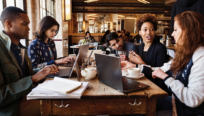 Karachi’s Evolving Work Culture: How Cafés and Small Spaces Are Becoming the New Meeting Rooms for Home-Based Entrepreneurs